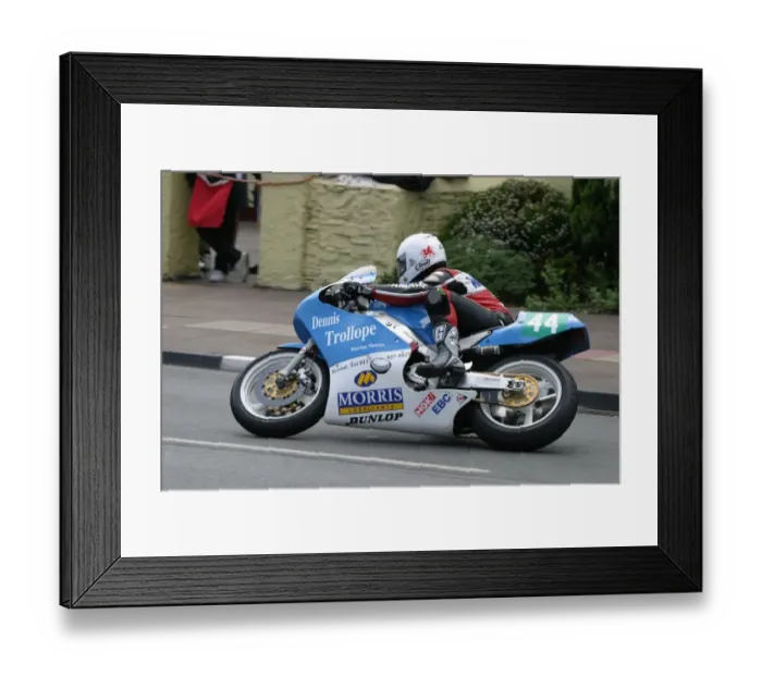 Framed Print : Jason Griffiths (Yamaha) 2004 Lightweight 400 TT Framed Print : Jason Griffiths (Yamaha) 2004 Lightweight 400 TT