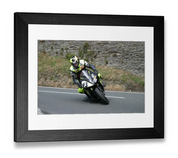 Framed Print : John Donnan (Yamaha) 2004 Formula One TT Framed Print : John Donnan (Yamaha) 2004 Formula One TT