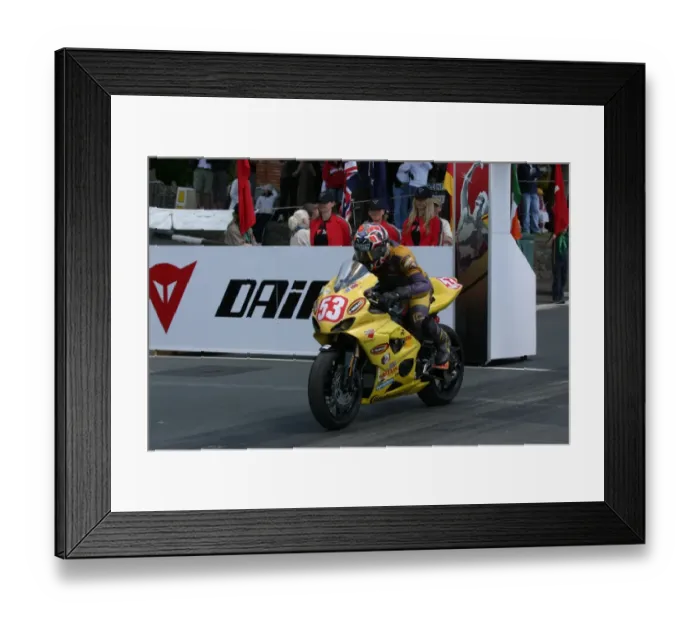 Framed Print : Thomas Schoenfelder (Suzuki) 2008 Senior TT Framed Print : Thomas Schoenfelder (Suzuki) 2008 Senior TT