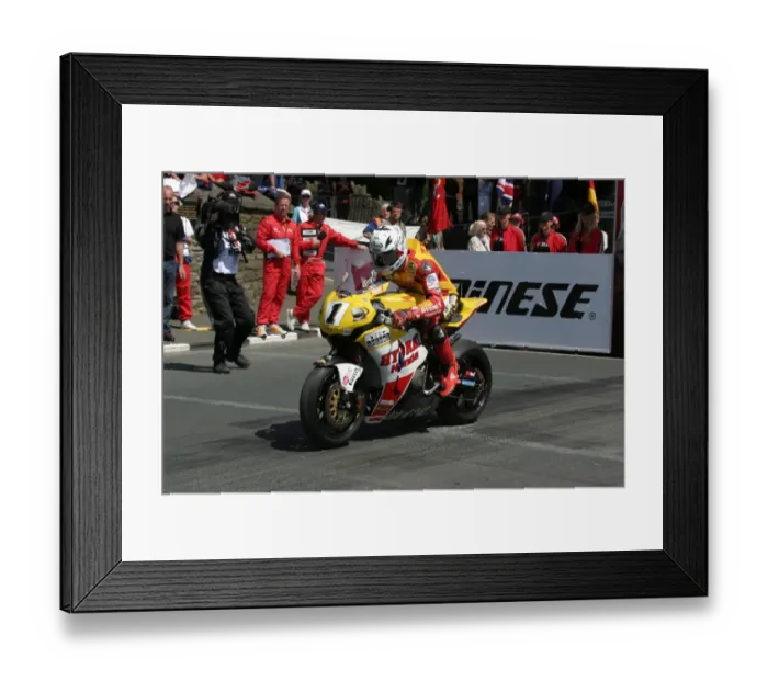 Framed Print : Guy Martin (Honda) 2008 Senior TT Framed Print : Guy Martin (Honda) 2008 Senior TT
