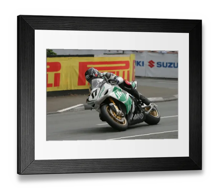 Framed Print : Nigel Beattie (Yamaha) 2007 Senior TT Framed Print : Nigel Beattie (Yamaha) 2007 Senior TT