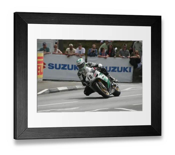Framed Print : Conor Cummins (Yamaha) 2007 Senior TT Framed Print : Conor Cummins (Yamaha) 2007 Senior TT