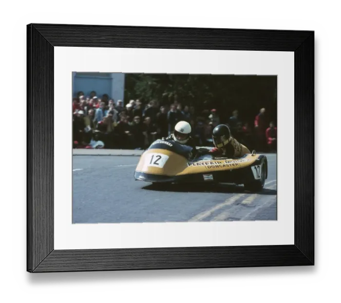 Framed Print : Frank Wrathall & Phil Spendlove (Yamaha) 1981 Sidecar TT Framed Print : Frank Wrathall & Phil Spendlove (Yamaha) 1981 Sidecar TT
