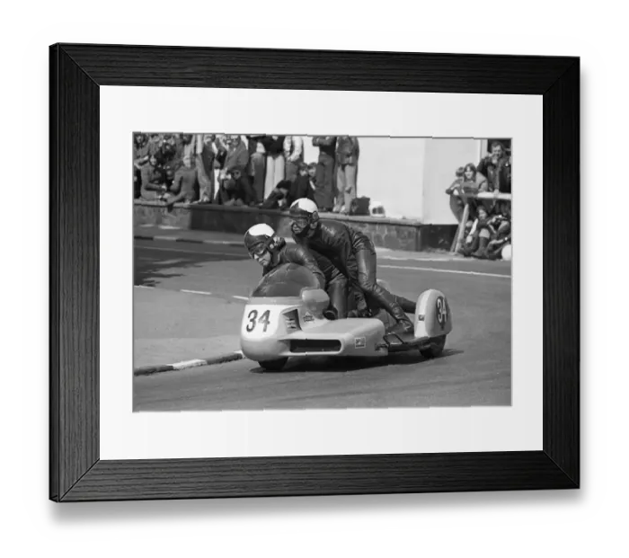 Framed Print : Rob Williamson & Jack McPherson (Magnum) 500cc Sidecar TT Framed Print : Rob Williamson & Jack McPherson (Magnum) 500cc Sidecar TT