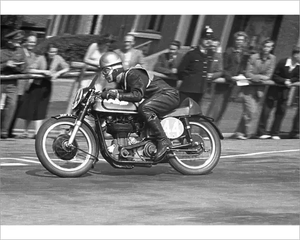 Ray Travers (Norton) 1953 Junior TT