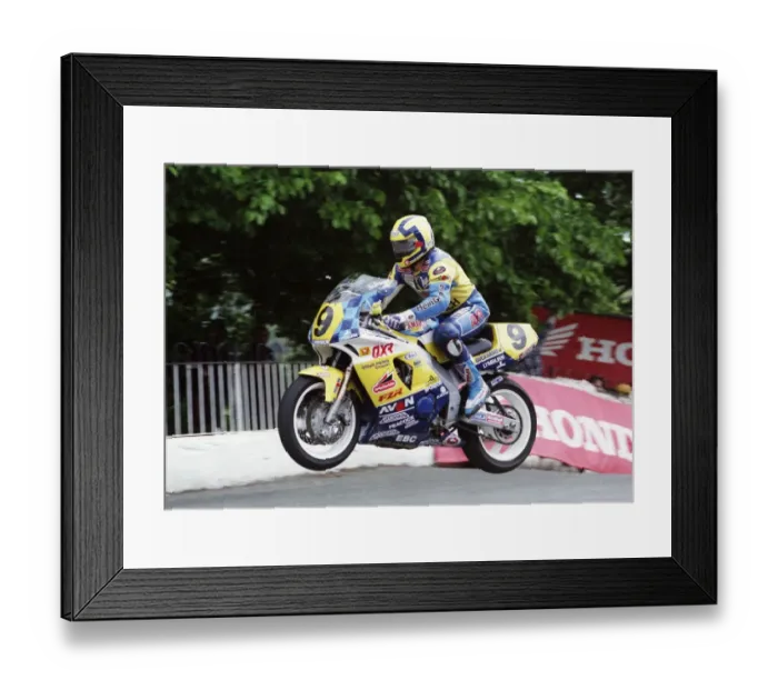 Framed Print : Ian Simpson (Yamaha) 1994 Supersport 600 TT Framed Print : Ian Simpson (Yamaha) 1994 Supersport 600 TT