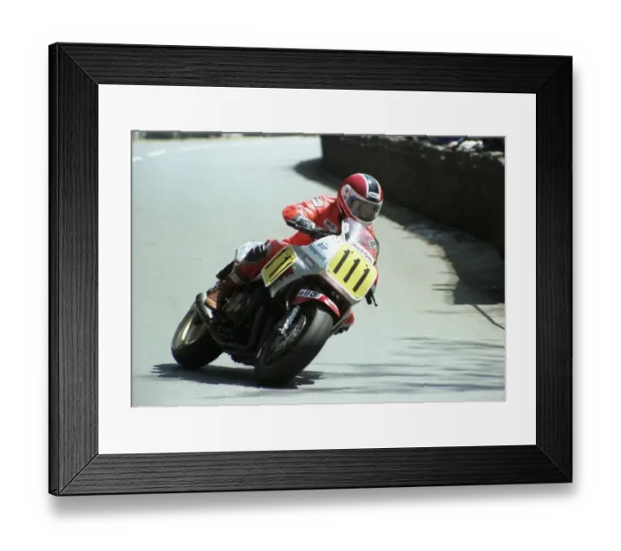 Framed Print : Richard Scoular (Yamaha) 1985 Senior TT Framed Print : Richard Scoular (Yamaha) 1985 Senior TT