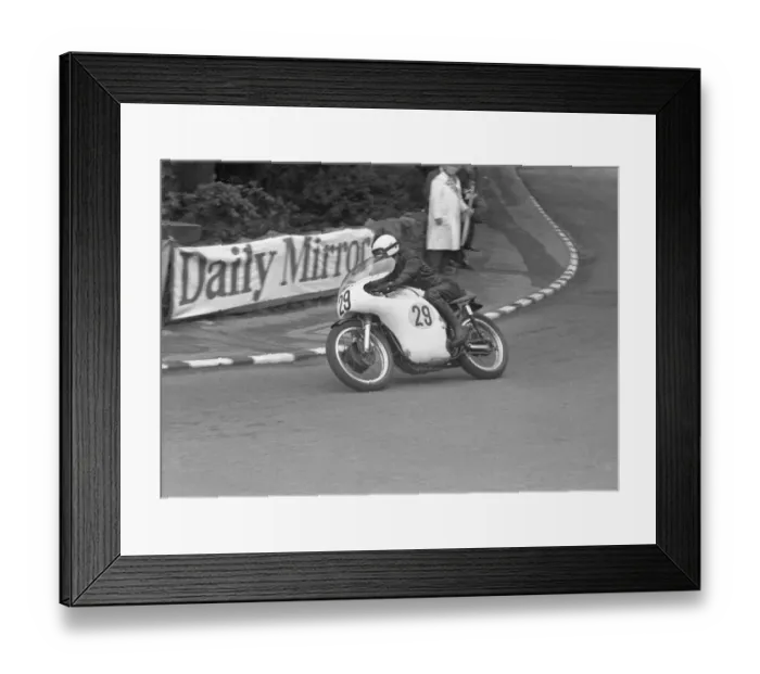 Framed Print : Bob Ritchie (Norton) 1965 Senior TT Framed Print : Bob Ritchie (Norton) 1965 Senior TT