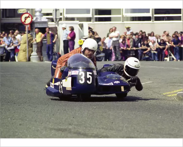 Mick Potter & Beverley Martin (Yamaha) 1976 Sidecar TT