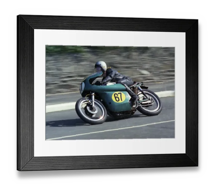 Framed Print : Tony Russell (Norton) 1973 Senior Manx Grand Prix Framed Print : Tony Russell (Norton) 1973 Senior Manx Grand Prix