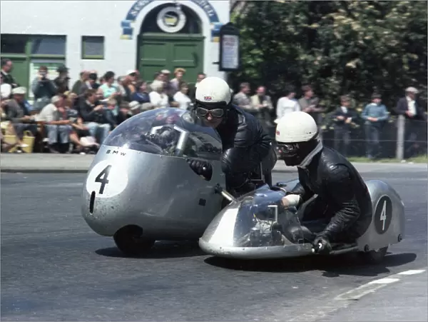 Colin Seeley & Roy Lindsay (BMW) 1967 Sidecar TT
