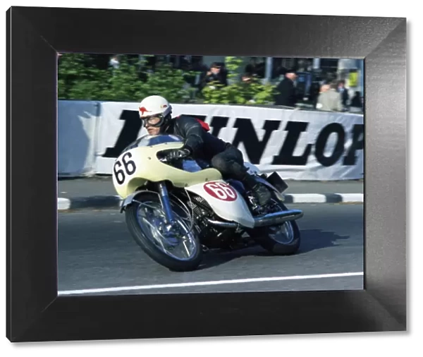 Barry Smith (Suzuki) 1967 Production 250cc TT