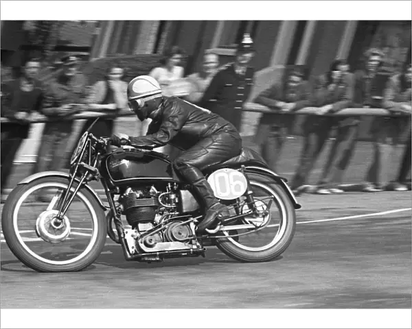 Harry Pearce (Velocette) 1953 Junior TT