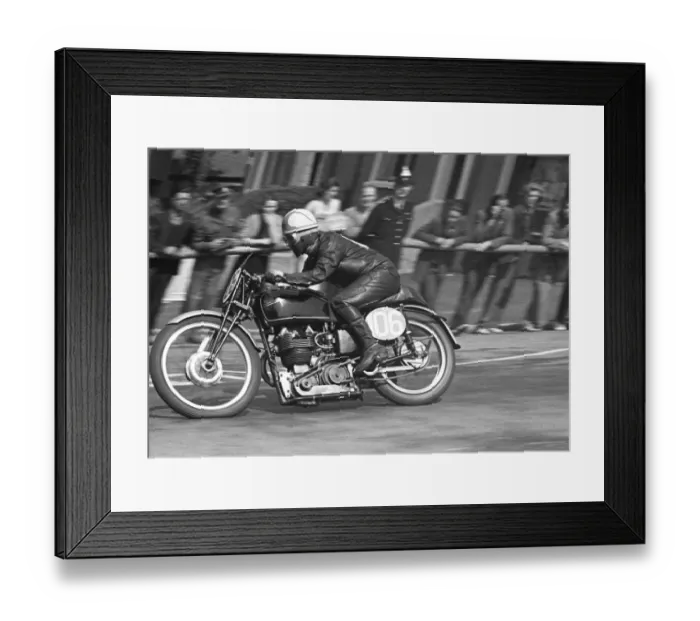 Framed Print : Harry Pearce (Velocette) 1953 Junior TT Framed Print : Harry Pearce (Velocette) 1953 Junior TT