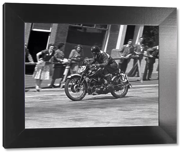 L F Pittam (Vincent) 1953 1000cc Clubman TT