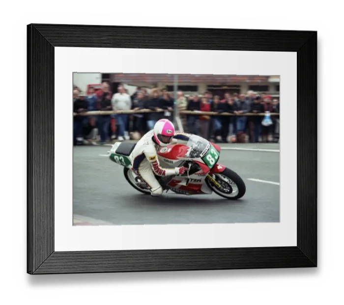 Framed Print : Mat Oxley (Yamaha) 1989 Supersport 400 TT