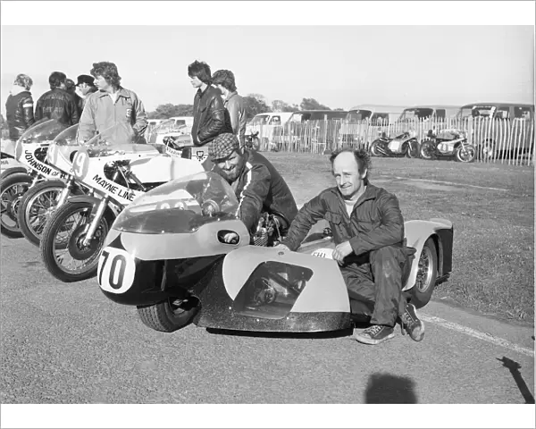 George Oates & John Molyneux (Kawasaki) 1976 1000cc Sidecar TT