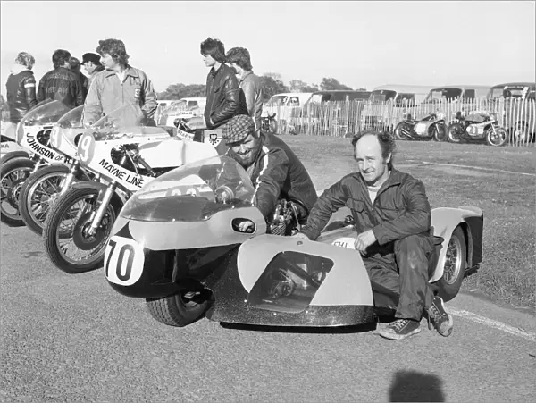 George Oates & John Molyneux (Kawasaki) 1976 1000cc Sidecar TT