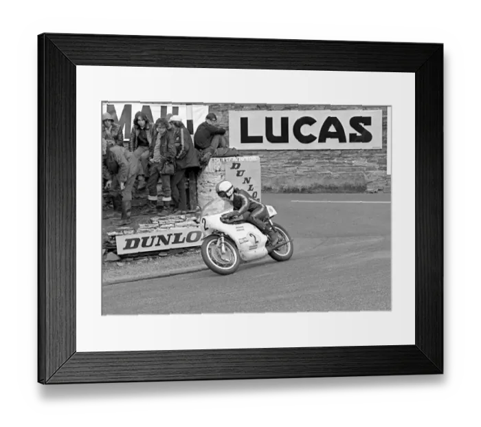 Framed Print : Clive Brown (Suzuki) 1972 Senior TT Framed Print : Clive Brown (Suzuki) 1972 Senior TT