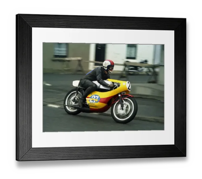 Framed Print : Gordon Pantall (Padgett Yamaha) 1971 Junior TT Framed Print : Gordon Pantall (Padgett Yamaha) 1971 Junior TT