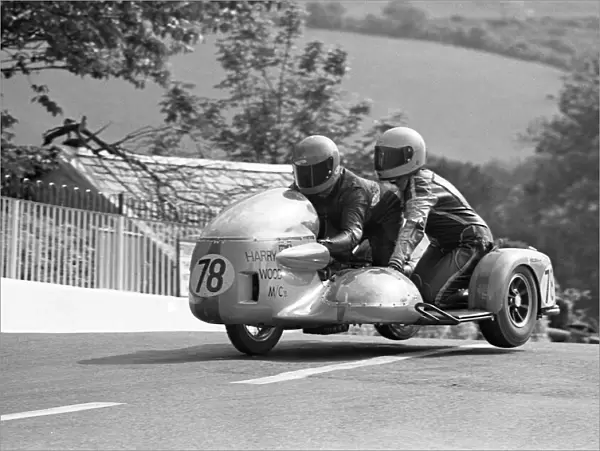 David Mallon & Pauline Goddard (BMW) 1975 1000cc Sidecar TT
