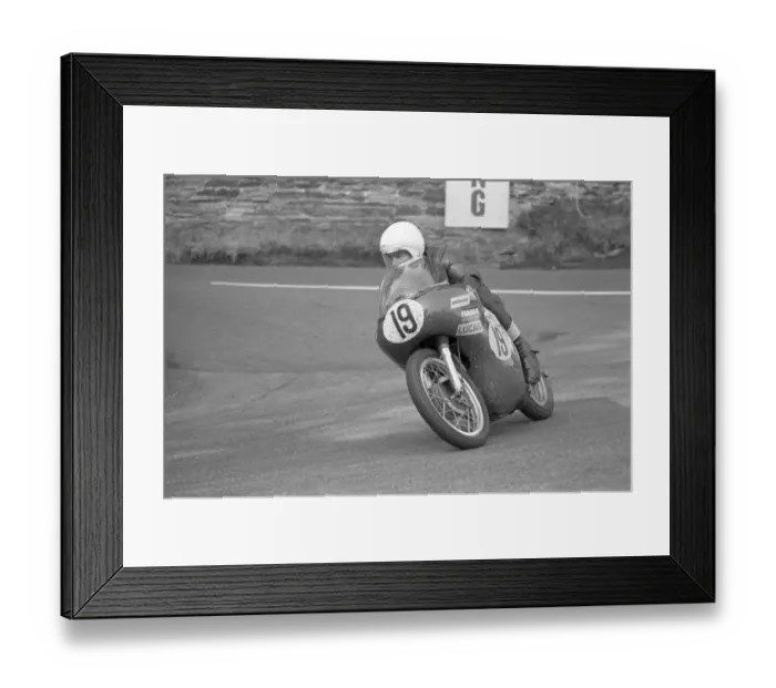 Framed Print : Gerry Mateer (Norton) 1972 Senior TT Framed Print : Gerry Mateer (Norton) 1972 Senior TT