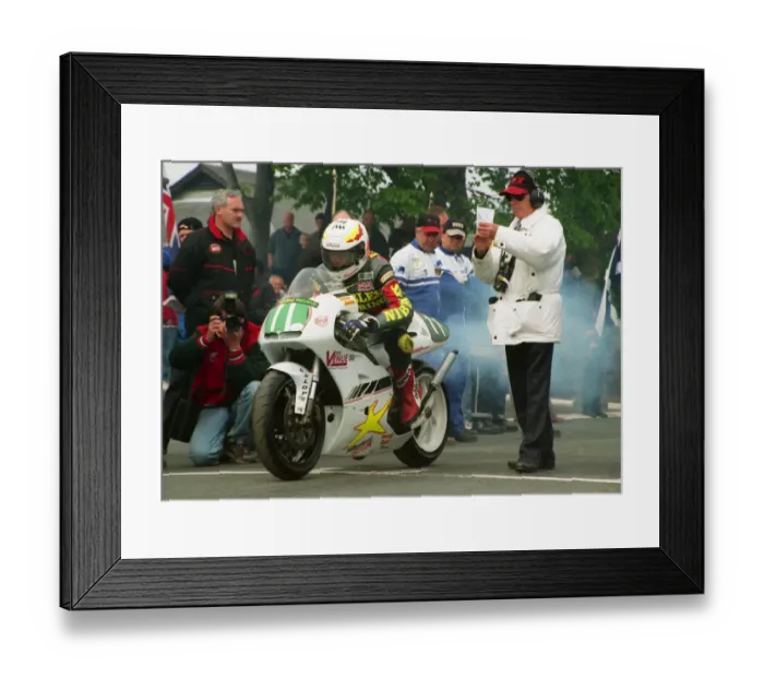 Framed Print : Darren Lindsay (Yamaha) 2000 Lightweight TT Framed Print : Darren Lindsay (Yamaha) 2000 Lightweight TT