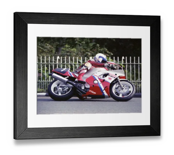 Framed Print : Nick Jefferies (Yamaha) 1990 Supersport 400 TT