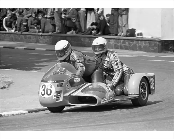 Ted Janssen & Peter Sales (Konig) 1975 500cc Sidecar TT