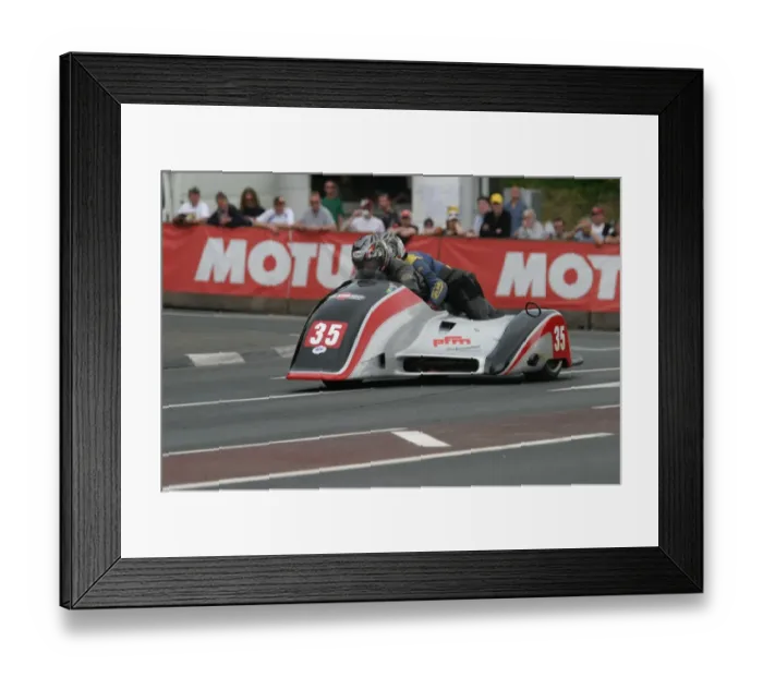 Framed Print : Wally Saunders & Eddie Kiff (Ireson) 2011 Sidecar TT Framed Print : Wally Saunders & Eddie Kiff (Ireson) 2011 Sidecar TT