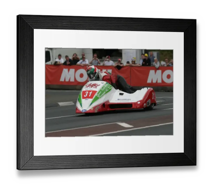 Framed Print : Keith Walters & Alun Thomas (Ireson) 2011 Sidecar TT