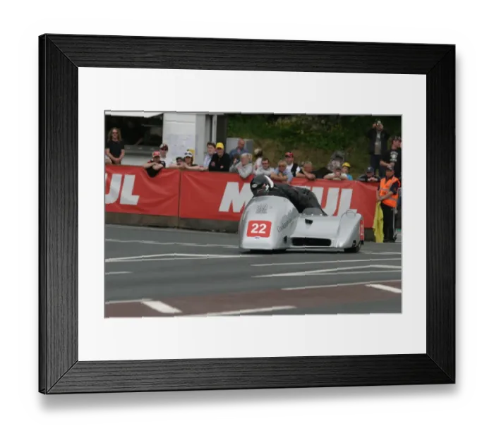 Framed Print : Mike Cookson & Kris Hibberd (Honda) 2011 Sidecar TT Framed Print : Mike Cookson & Kris Hibberd (Honda) 2011 Sidecar TT