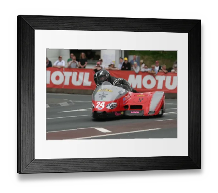Framed Print : Howard Baker & Mike Killingsworth (Honda) 2011 Sidecar TT