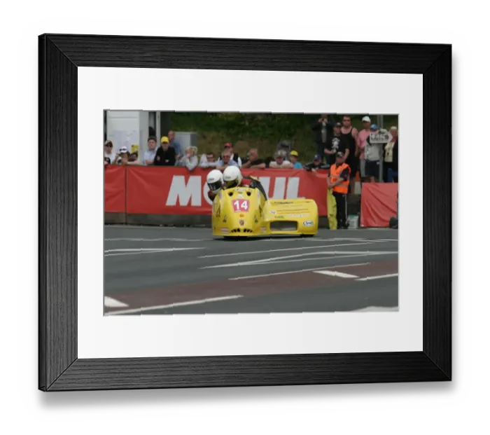 Framed Print : Gordon Shand & Lee Barrett (Shand) 2011 Sidecar TT Framed Print : Gordon Shand & Lee Barrett (Shand) 2011 Sidecar TT