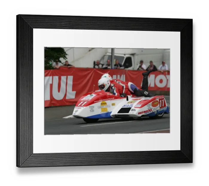 Framed Print : Greg Lambert & Aaron Galligan (Honda) 2011 Sidecar TT Framed Print : Greg Lambert & Aaron Galligan (Honda) 2011 Sidecar TT