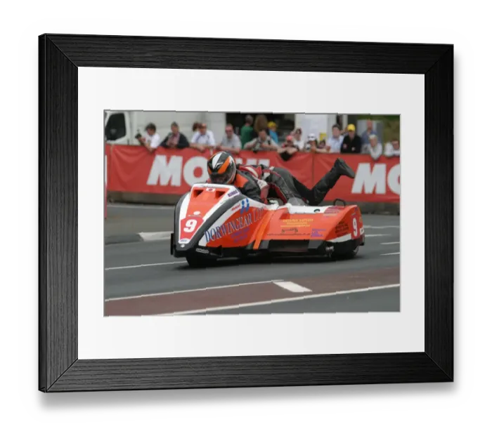 Framed Print : Roy Hanks & Dave Wells (Molyneux) 2011 Sidecar TT Framed Print : Roy Hanks & Dave Wells (Molyneux) 2011 Sidecar TT