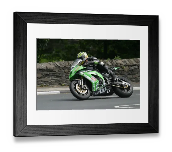Framed Print : James Hillier (Kawasaki) 2011 Superbike TT Framed Print : James Hillier (Kawasaki) 2011 Superbike TT