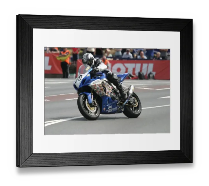 Framed Print : Dan Hegarty (The Peoples Bike Suzuki) 2011 Superbike TT Framed Print : Dan Hegarty (The Peoples Bike Suzuki) 2011 Superbike TT