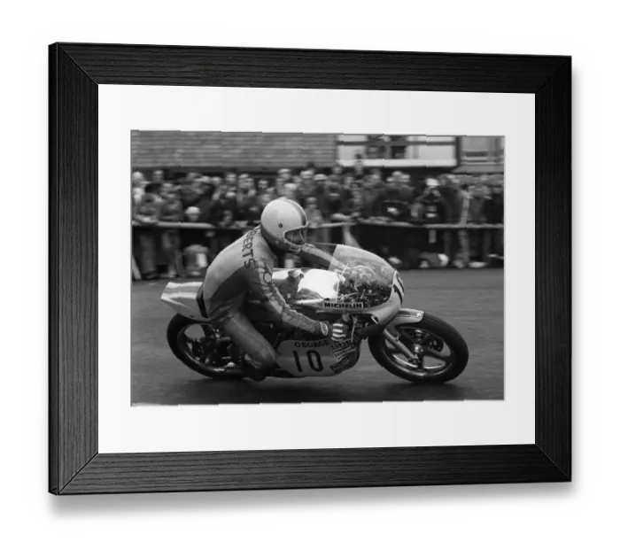 Framed Print : Eddie Roberts (Yamaha) 1977 Senior TT Framed Print : Eddie Roberts (Yamaha) 1977 Senior TT