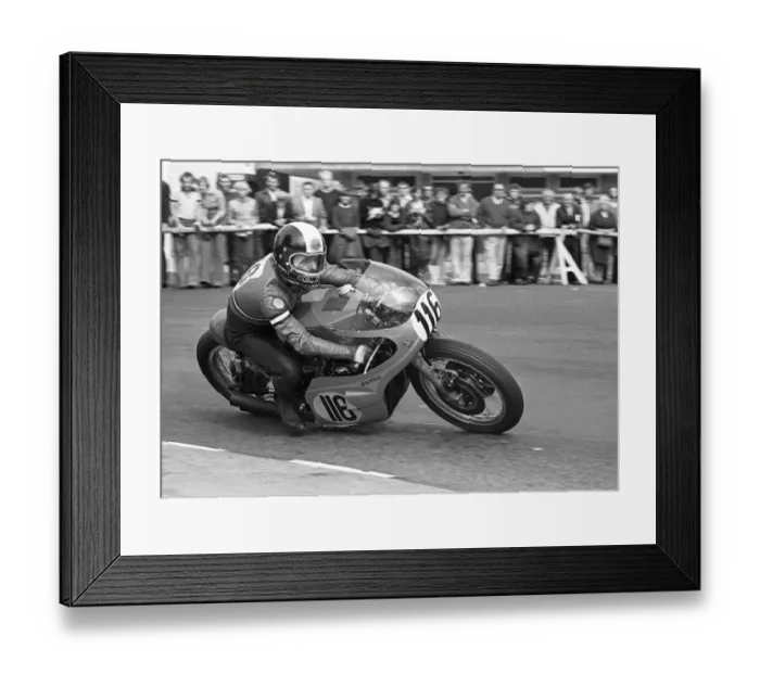 Framed Print : Martin Powell (Honda) 1975 Senior Manx Grand Prix Framed Print : Martin Powell (Honda) 1975 Senior Manx Grand Prix