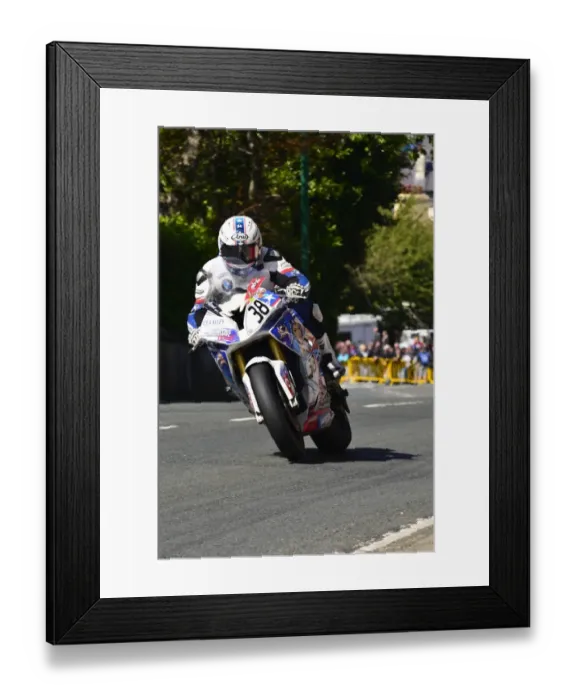 Framed Print : Paul Shoesmith (BMW) 2015 Superbike TT Framed Print : Paul Shoesmith (BMW) 2015 Superbike TT