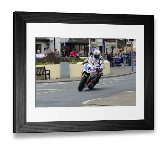 Framed Print : Paul Shoesmith (BMW) 2014 Senior TT Framed Print : Paul Shoesmith (BMW) 2014 Senior TT