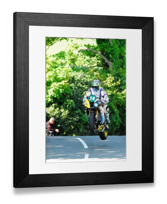 Framed Print : Paul Shoesmith (Kawasaki) 2013 Lightweight TT Framed Print : Paul Shoesmith (Kawasaki) 2013 Lightweight TT
