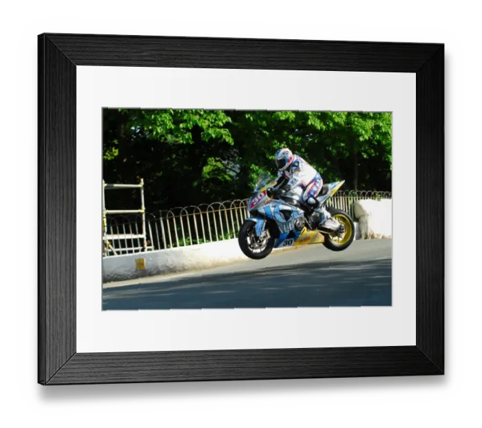 Framed Print : Paul Shoesmith (BMW) 2012 Superstock TT