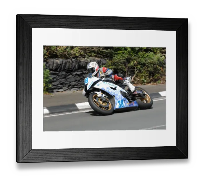 Framed Print : Paul Shoesmith (Yamaha) 2011 Supersport TT Framed Print : Paul Shoesmith (Yamaha) 2011 Supersport TT