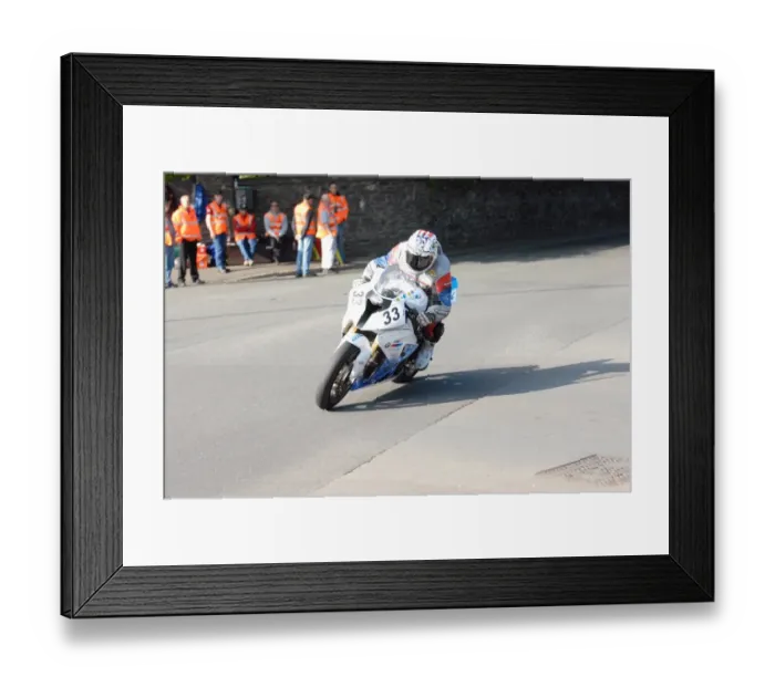 Framed Print : Paul Shoesmith (BMW) 2011 Senior TT Framed Print : Paul Shoesmith (BMW) 2011 Senior TT