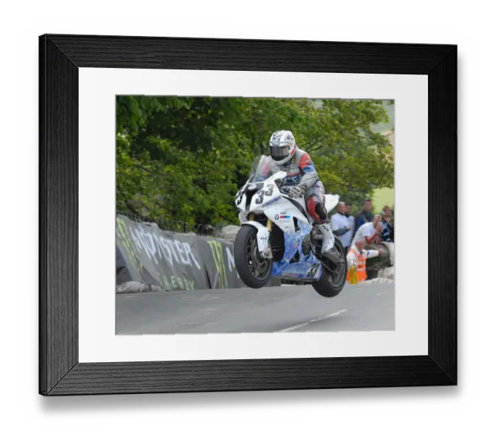 Framed Print : Paul Shoesmith (BMW) 2011 Superbike TT Framed Print : Paul Shoesmith (BMW) 2011 Superbike TT