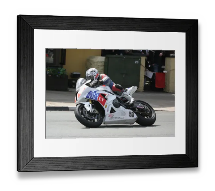 Framed Print : Paul Shoesmith (BMW) 2010 Superstock TT Framed Print : Paul Shoesmith (BMW) 2010 Superstock TT