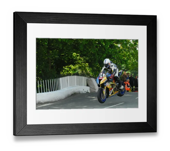 Framed Print : Paul Shoesmith (BMW) 2014 Superbike TT Framed Print : Paul Shoesmith (BMW) 2014 Superbike TT