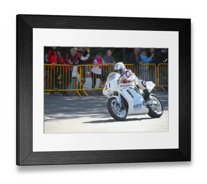 Framed Print : Paul Shoesmith (Suzuki) 2014 Formula One Classic TT Framed Print : Paul Shoesmith (Suzuki) 2014 Formula One Classic TT